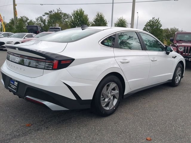 New 2026 White Hyundai SE image 31