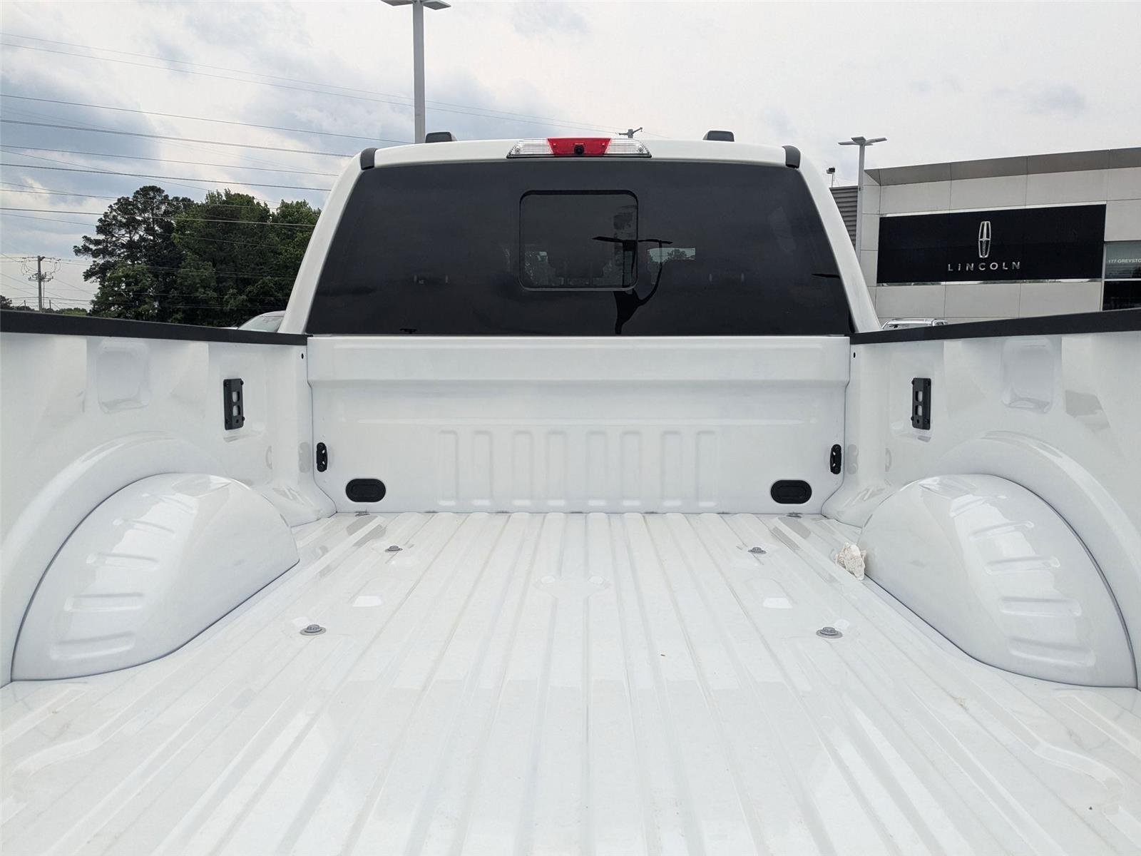 New 2025 Star White Metallic Tri-Coat Ford LARIAT image 31