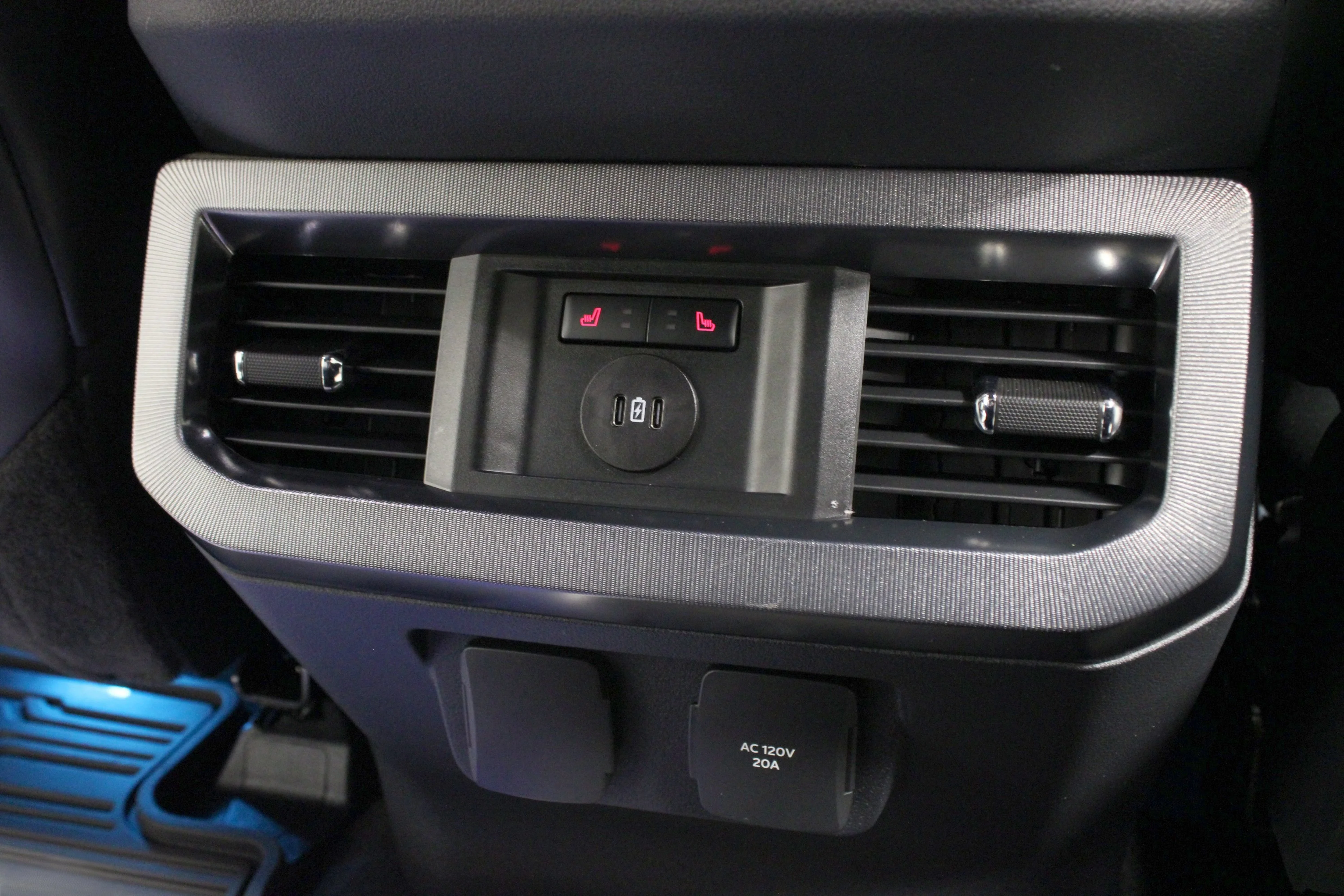 Used 2024 Agate Black Metallic Ford Platinum image 21