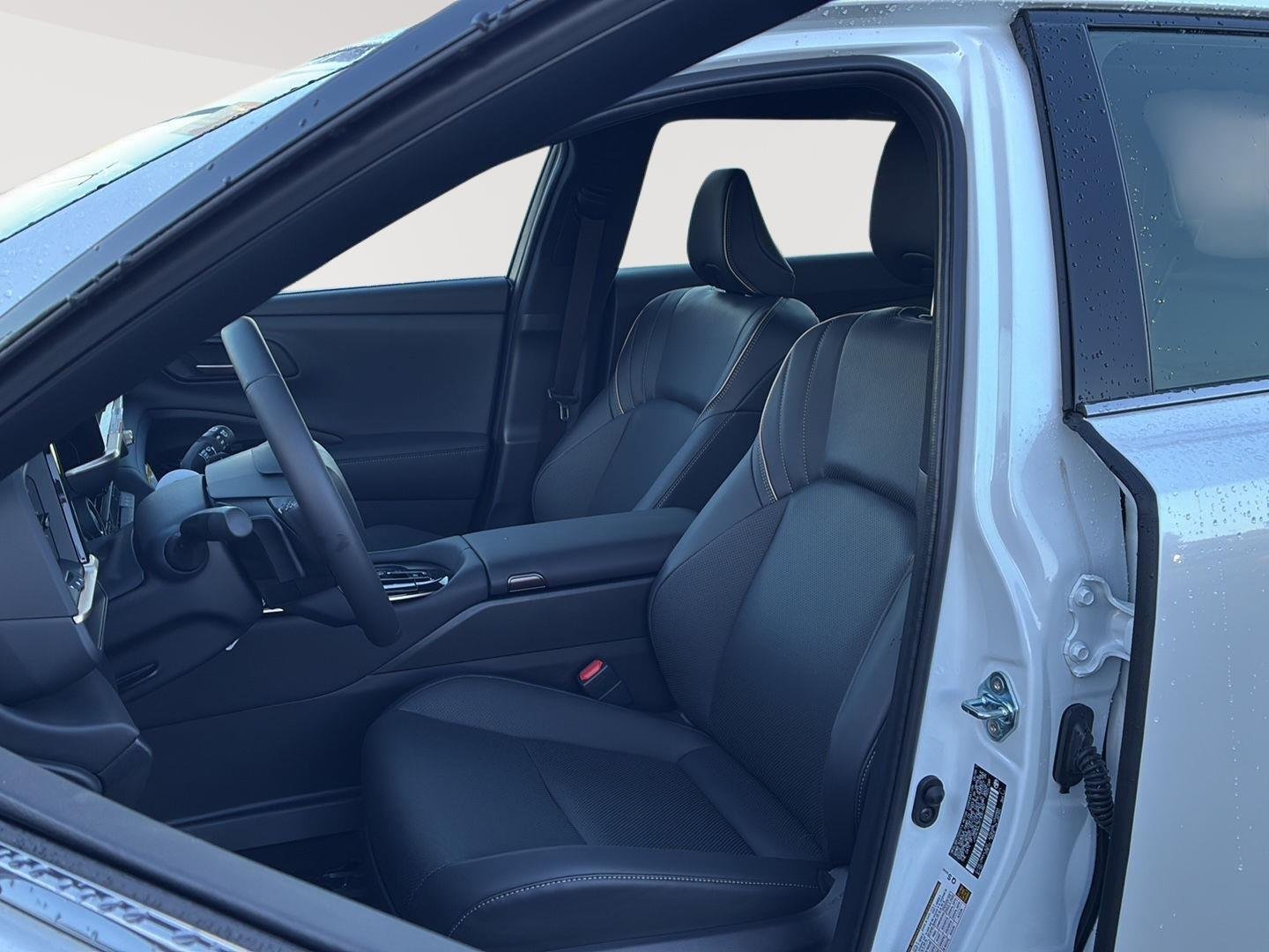 Used 2026 Oxygen White Toyota XLE image 3