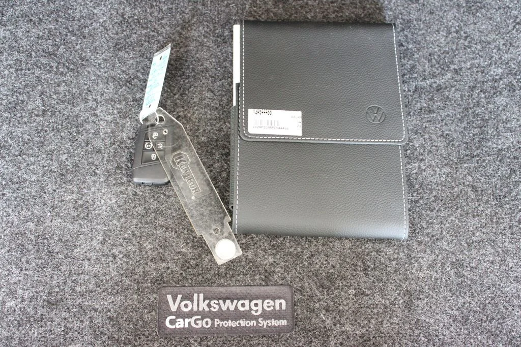 Used 2023  Volkswagen 2.0T SE w/Technology image 31