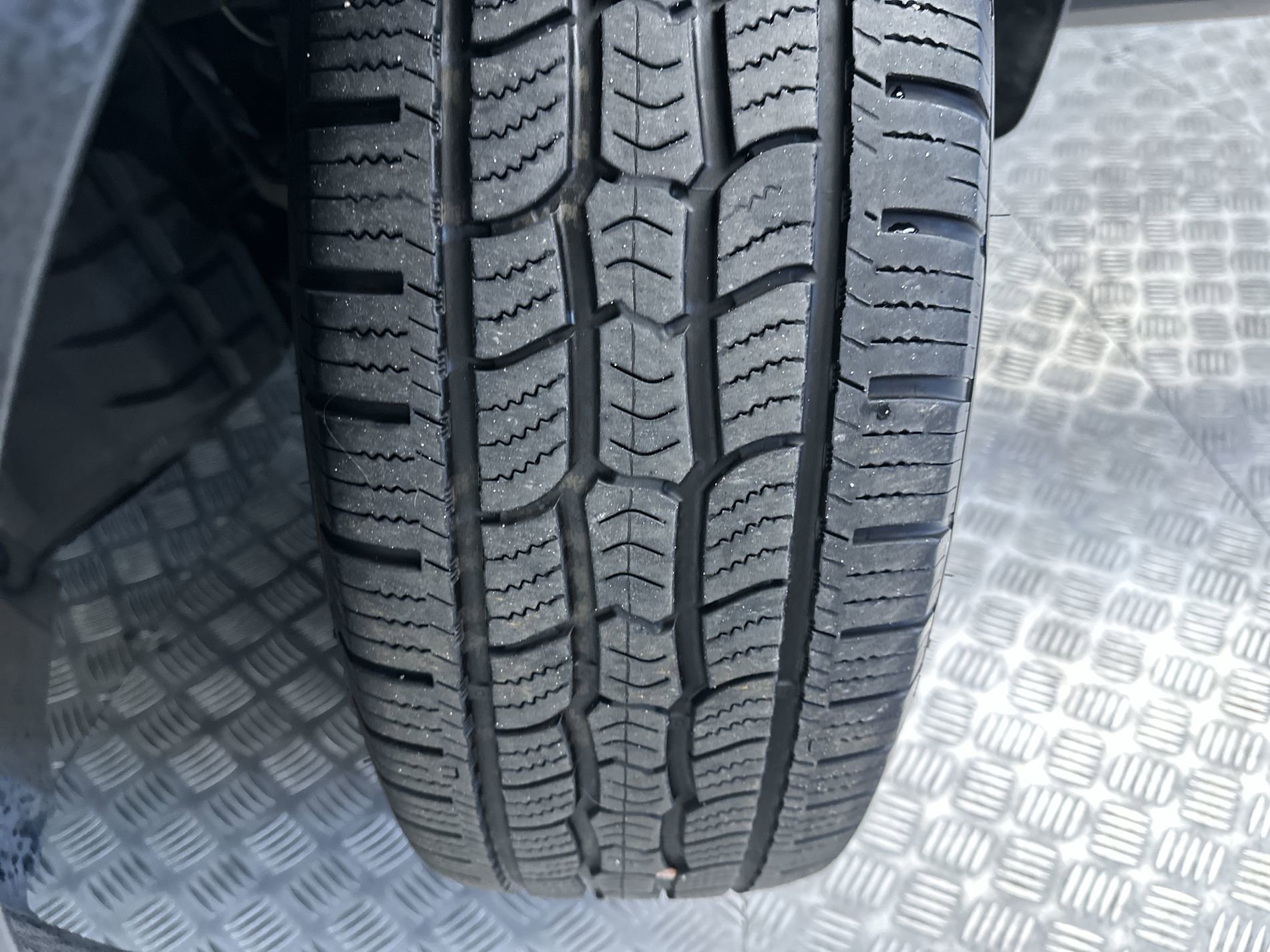 Used 2018 Gun Metallic Nissan SL image 27