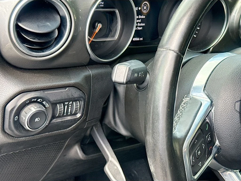 Used 2022 White Jeep Unlimited Sahara image 11