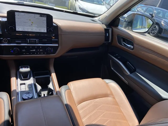 Certified Used 2024 Pearl White Tricoat/Super Black Nissan Platinum image 15
