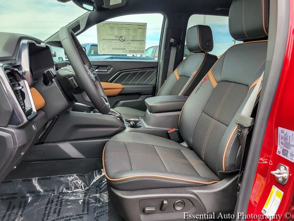 2026 GMC Canyon AT4 - Photo 8