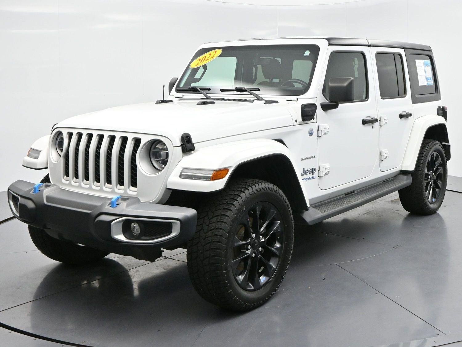 Used 2022 Bright White Clearcoat Jeep Unlimited Sahara image 3