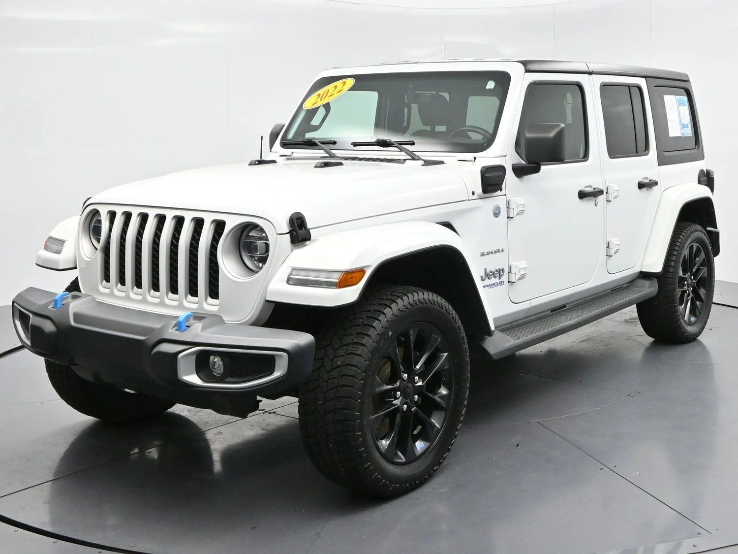 Used 2022 Bright White Clearcoat Jeep Unlimited Sahara image 3