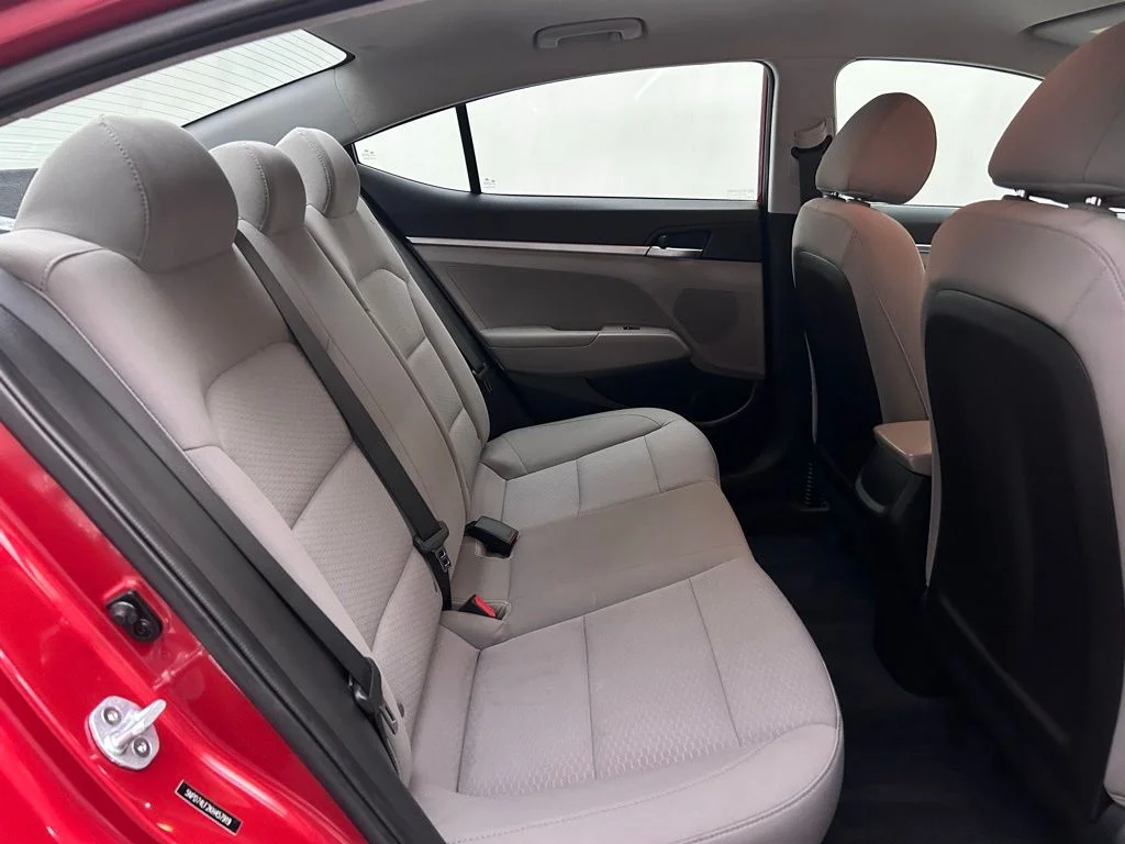 Used 2019 Red Hyundai SE image 14