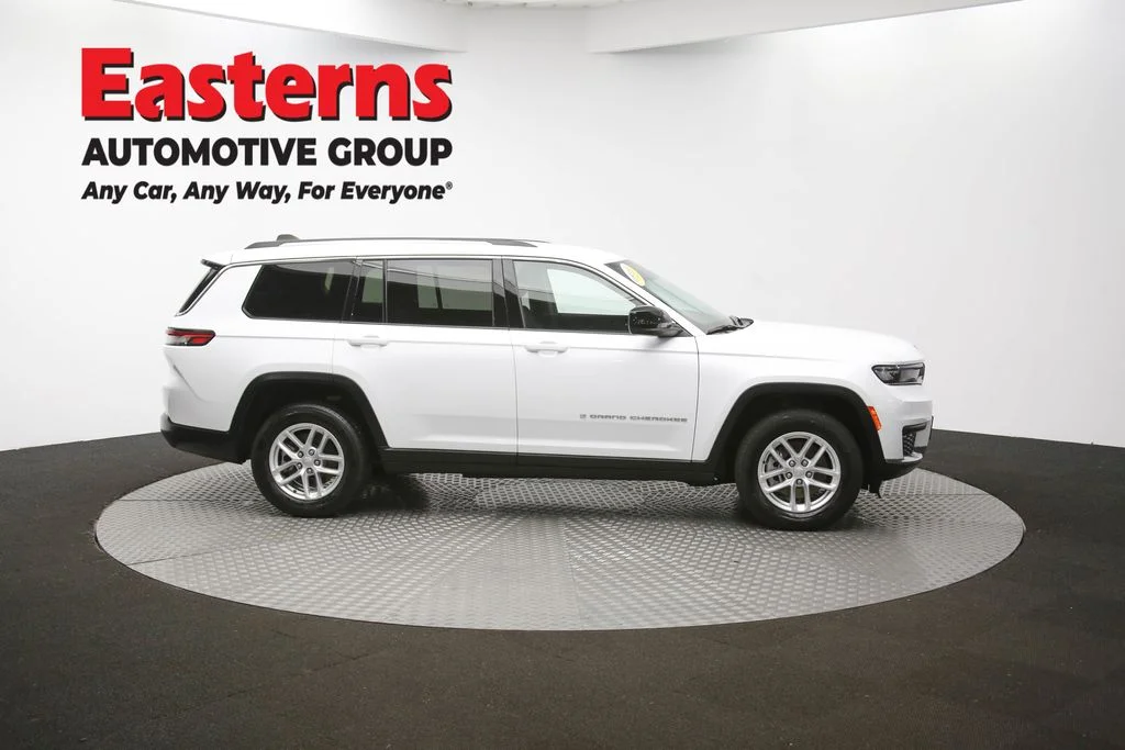 Used 2023 White Jeep Laredo image 49