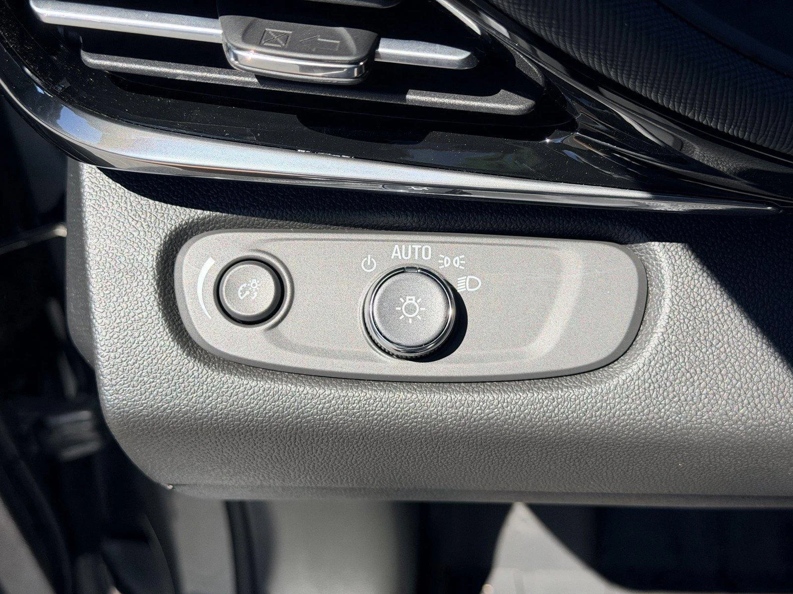 New 2026 Moonstone Gray Metallic Buick Avenir image 19