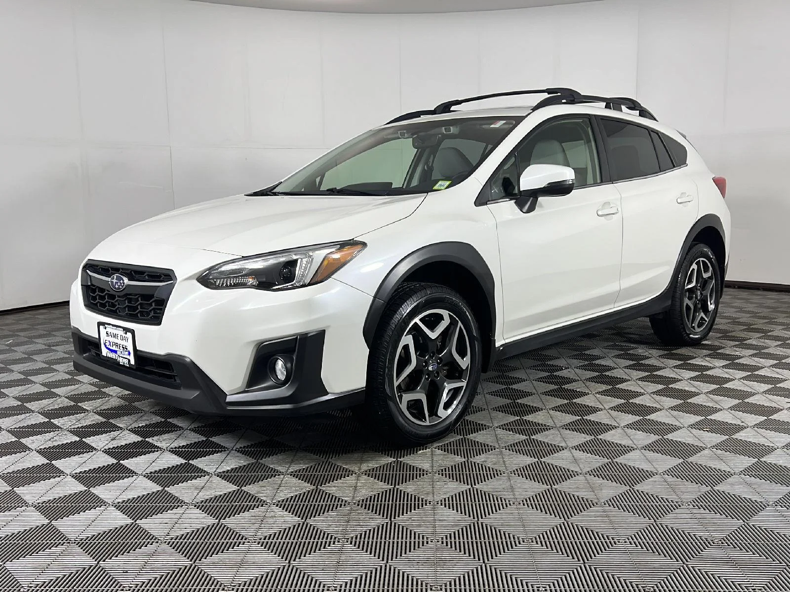 Used 2019 Crystal White Pearl Subaru Limited image 12