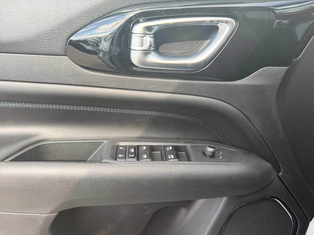 New 2026 Silver Jeep Latitude image 11