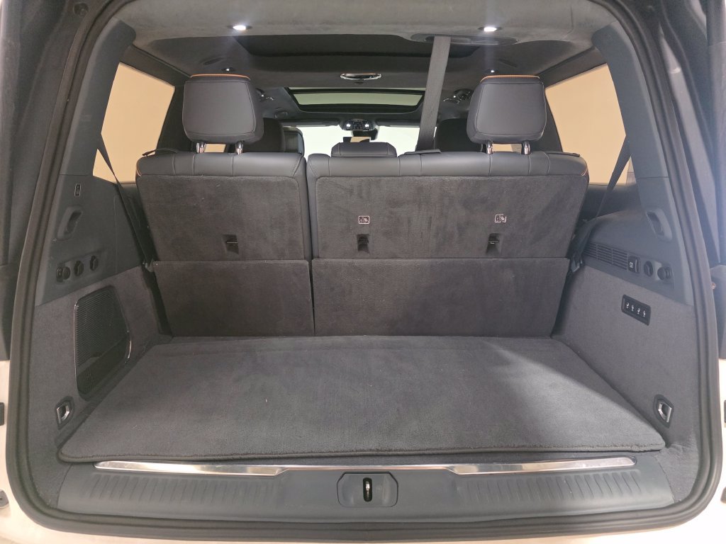 Used 2023 White Jeep Series III image 10
