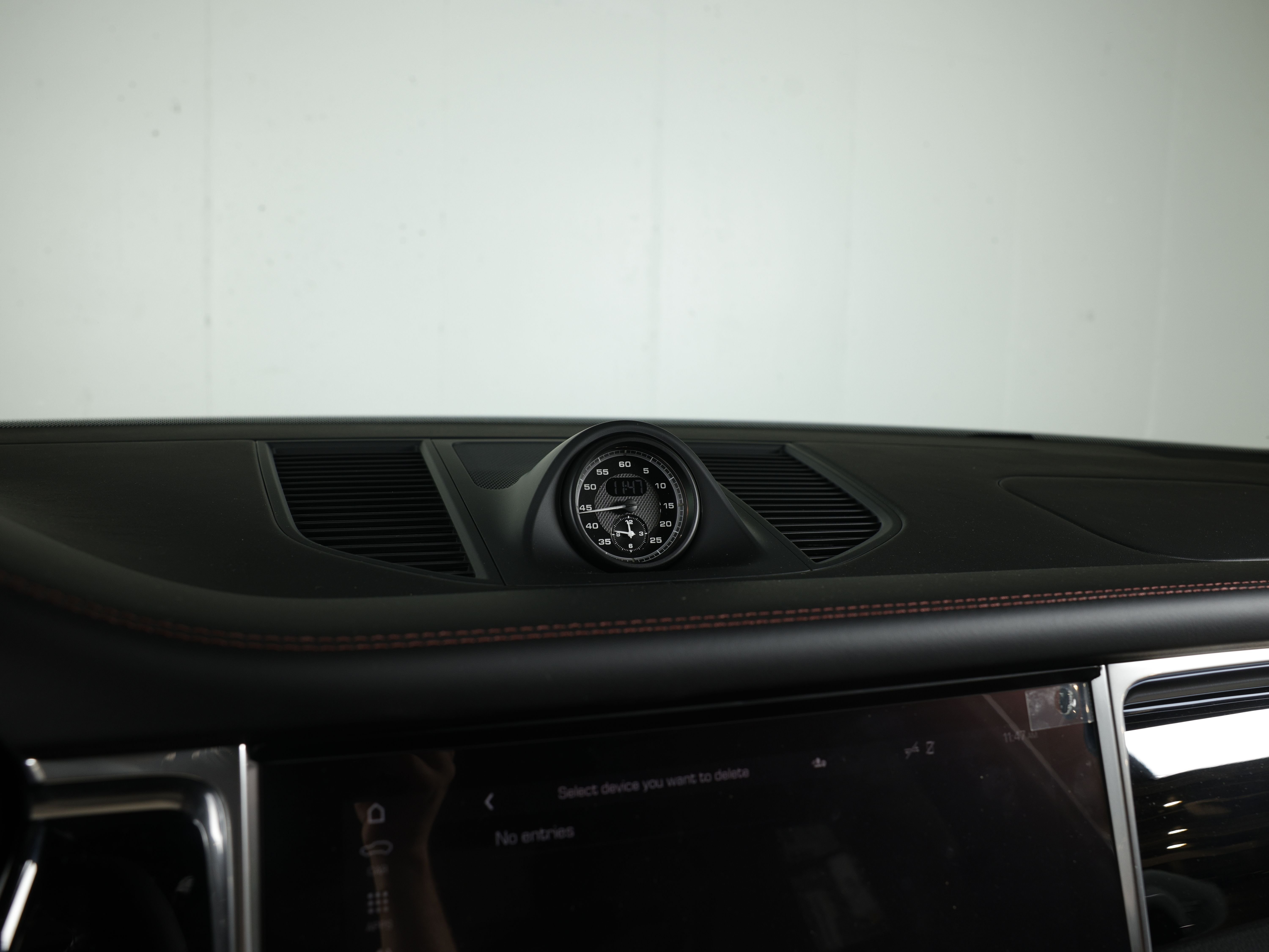 2026 Porsche Macan T - Photo 28