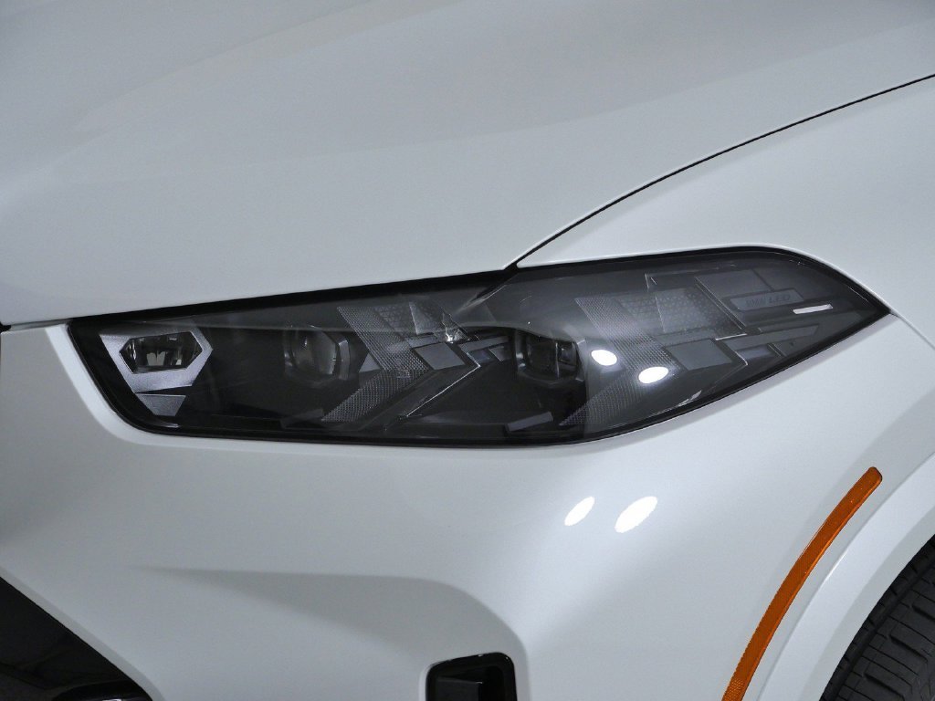 New 2026 Mineral White Metallic BMW xDrive50e image 3