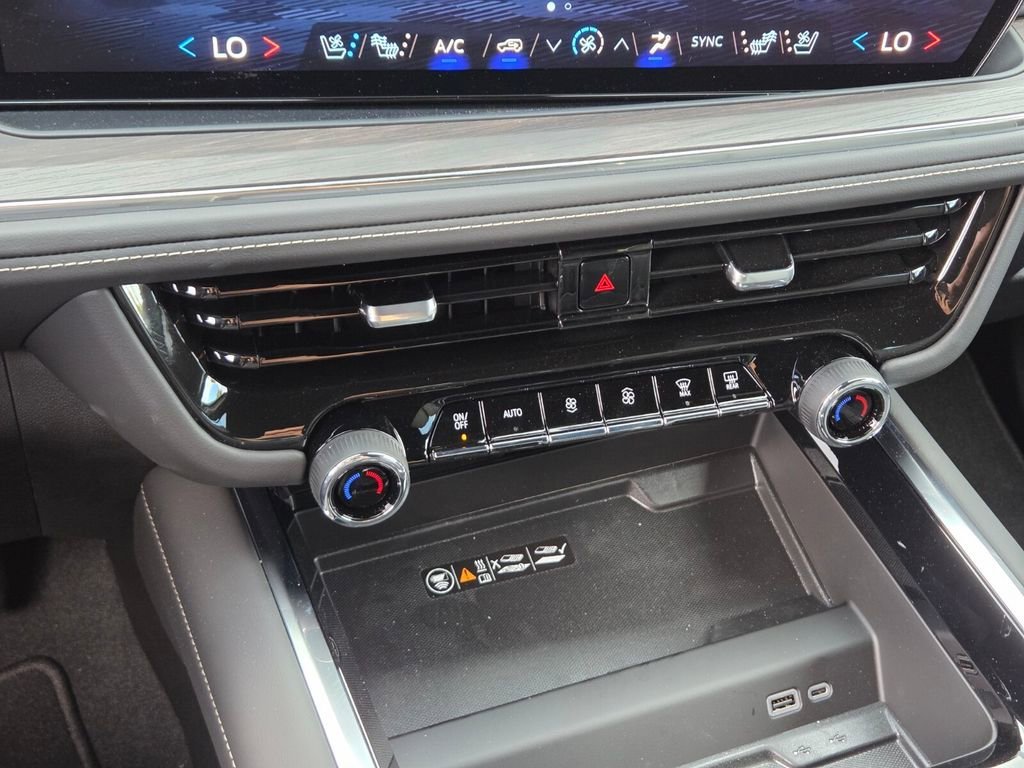 2025 Chevrolet Suburban Premier - Photo 15