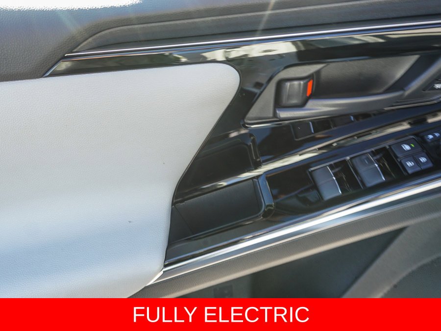 Used 2023 White Subaru Limited image 18