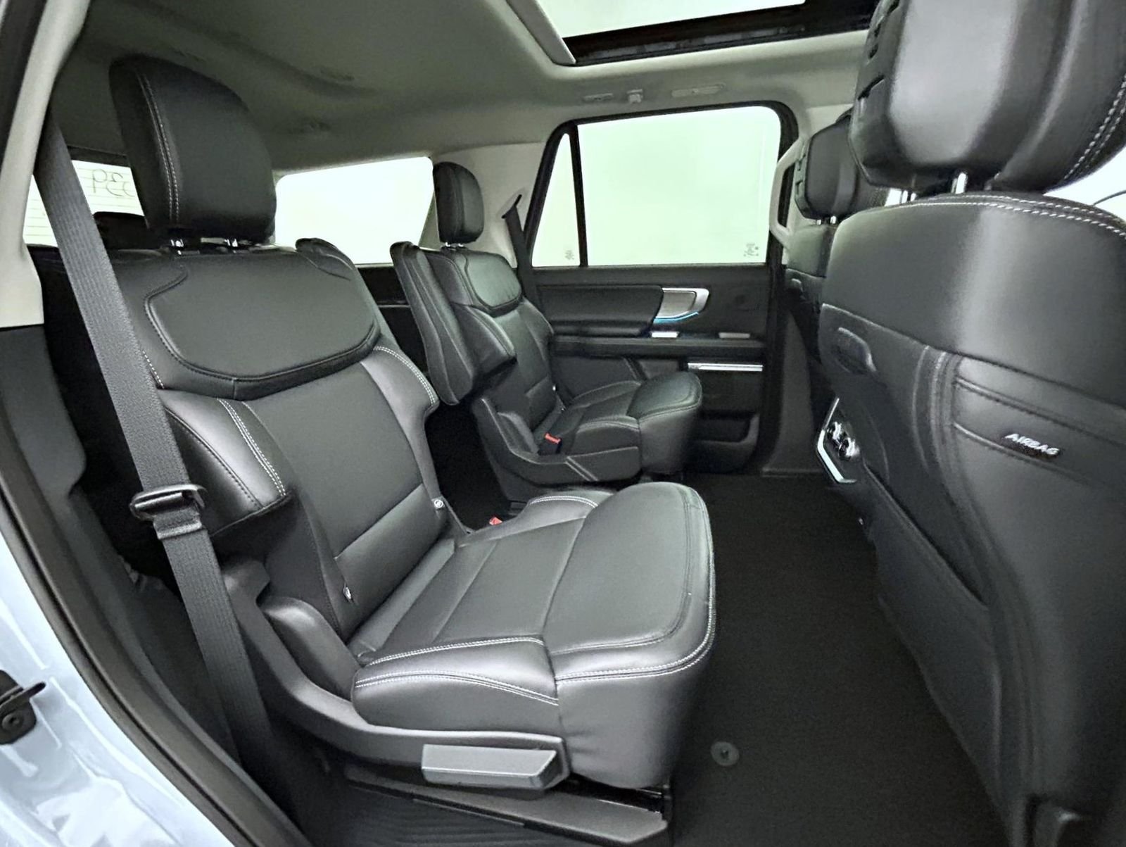 New 2027 Glacier Gray Metallic Tri-Coat Ford Platinum image 19