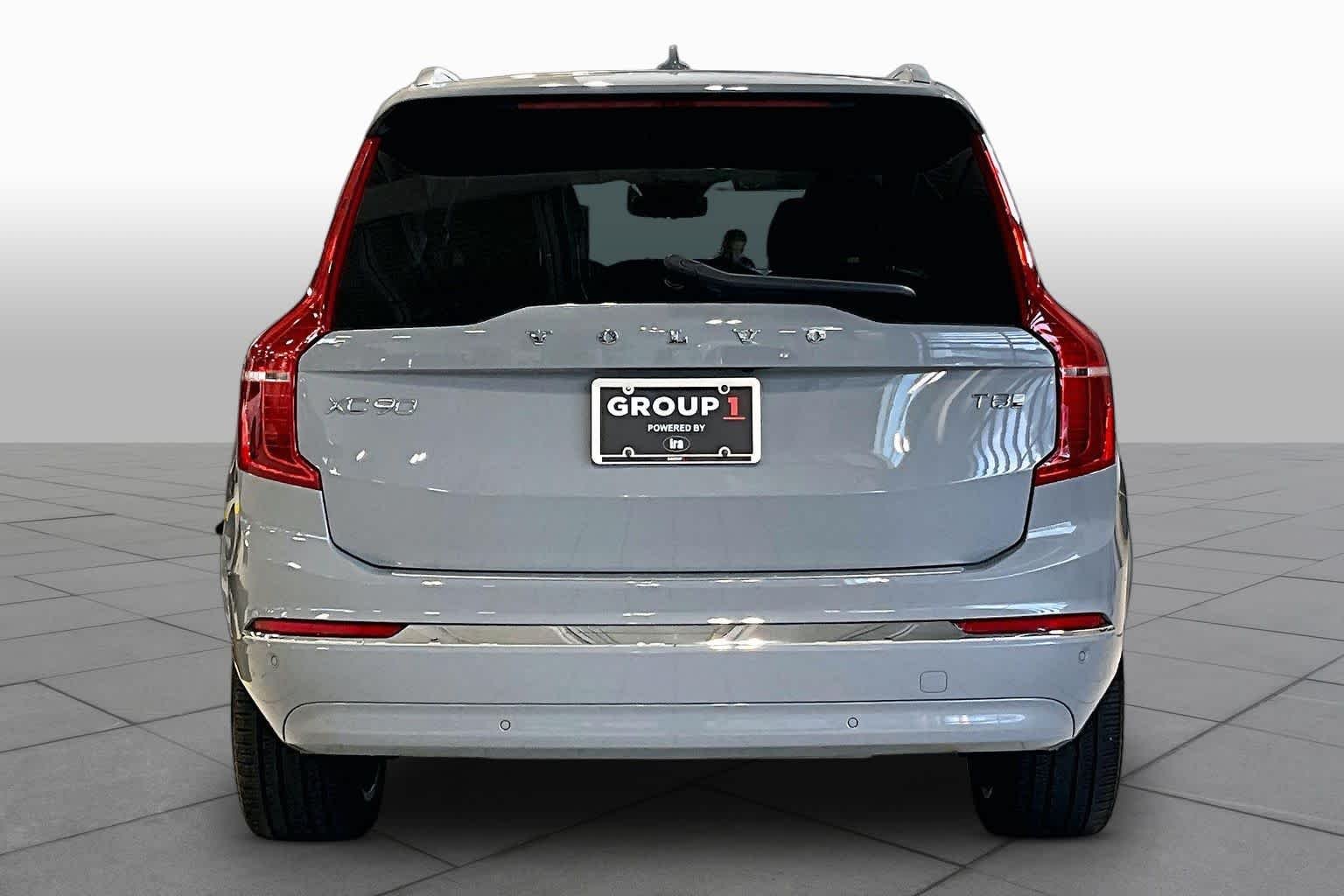 Used 2025 Vapour Grey Metallic Volvo Plus image 5
