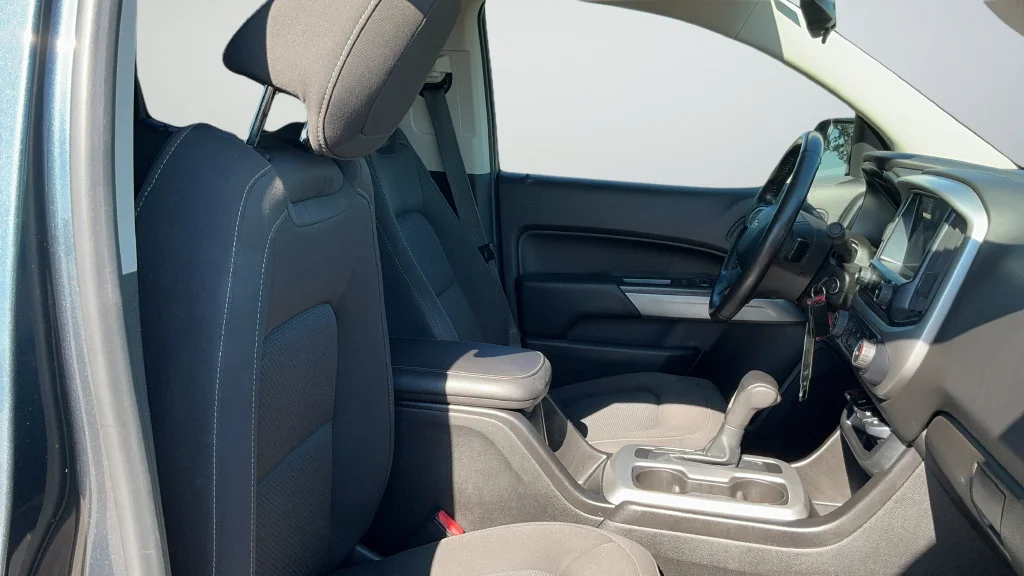 Used 2019 SHADOW GRAY METALLIC Chevrolet 2WD LT image 21