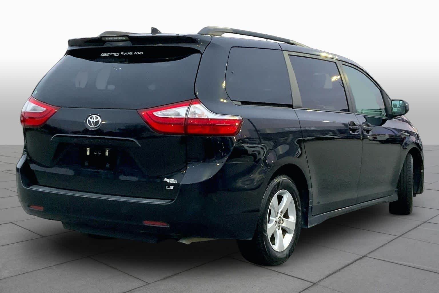 Used 2018 Midnight Black Metallic Toyota LE Auto Access Seat image 12