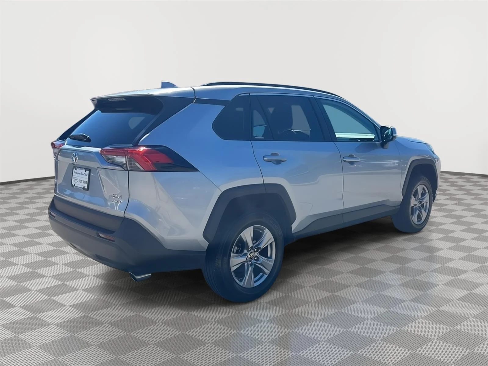 Used 2025 Silver Sky Metallic Toyota XLE image 5