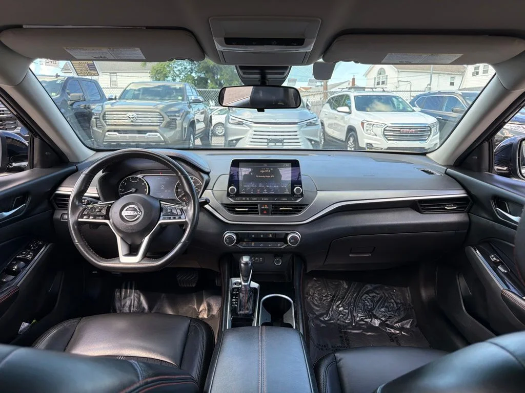 Used 2024 Black Nissan 2.5 SR image 22