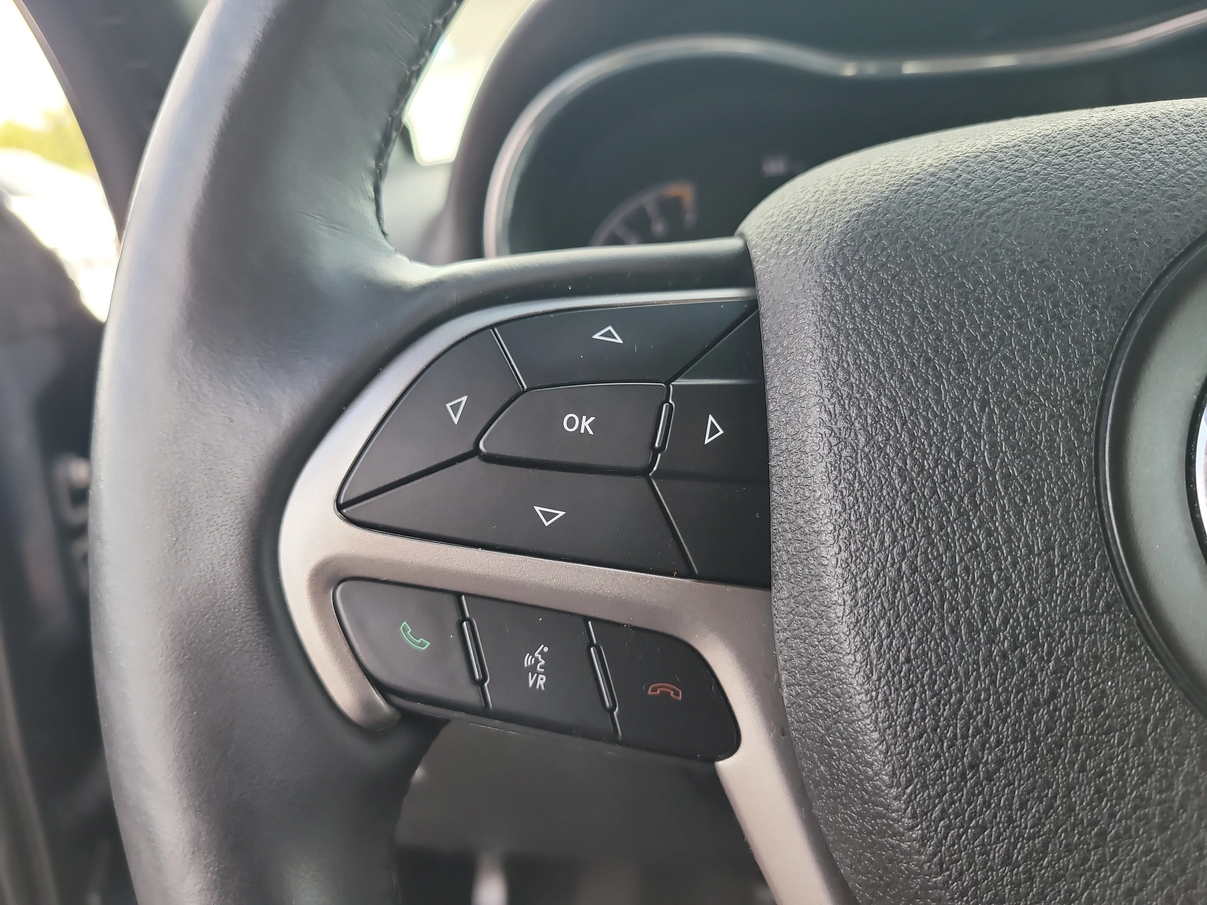 Used 2018 Rhino Clearcoat Jeep Altitude image 26