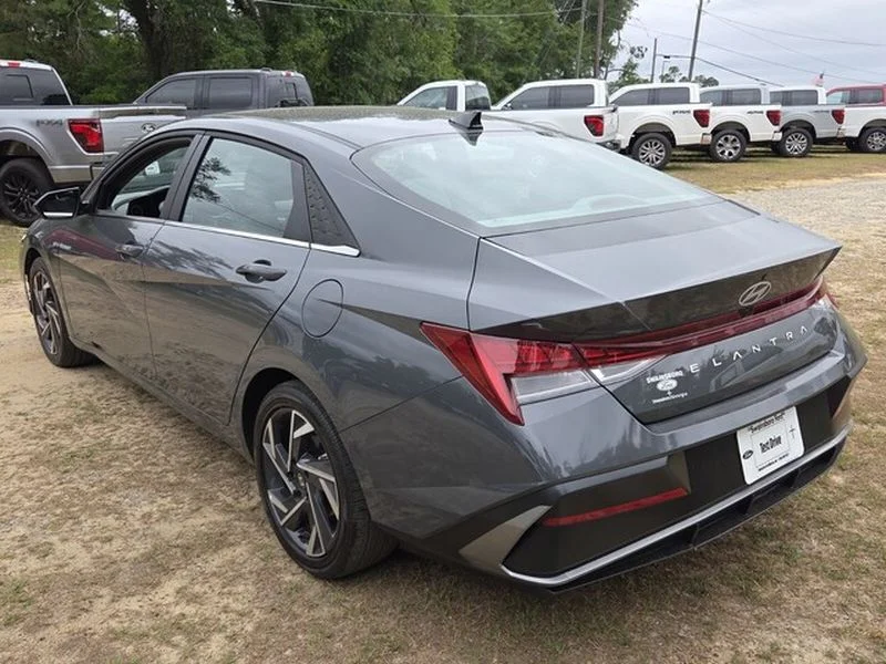 Used 2025 Gray Hyundai SEL Convenience image 11