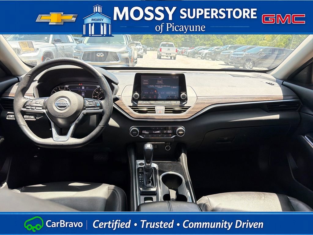 Used 2020 Gray Nissan Platinum FWD image 15