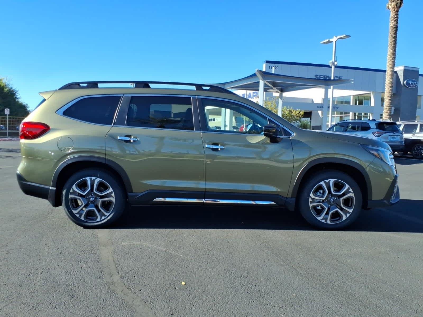 New 2026 AUTUMN GREEN METALLIC Subaru Touring 7-Passenger image 7