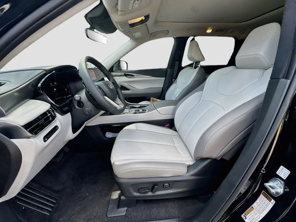 New 2027 MINERAL BLACK INFINITI Luxe FWD image 22