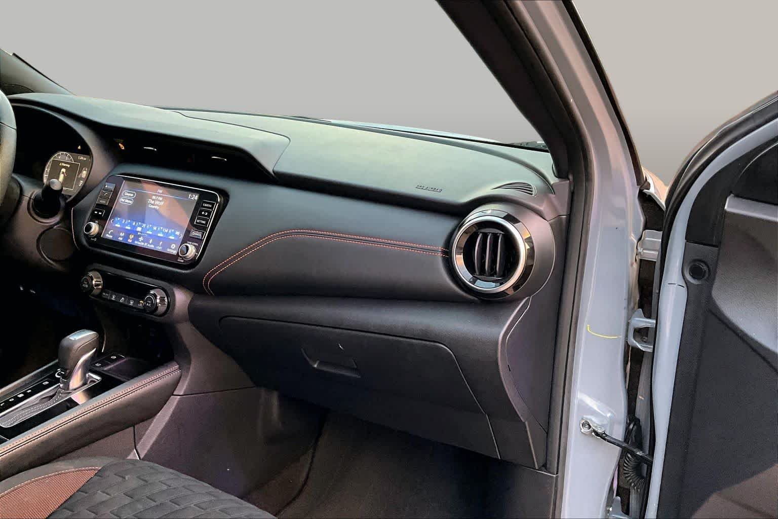 Used 2022 Boulder Gray Pearl Nissan SR image 17