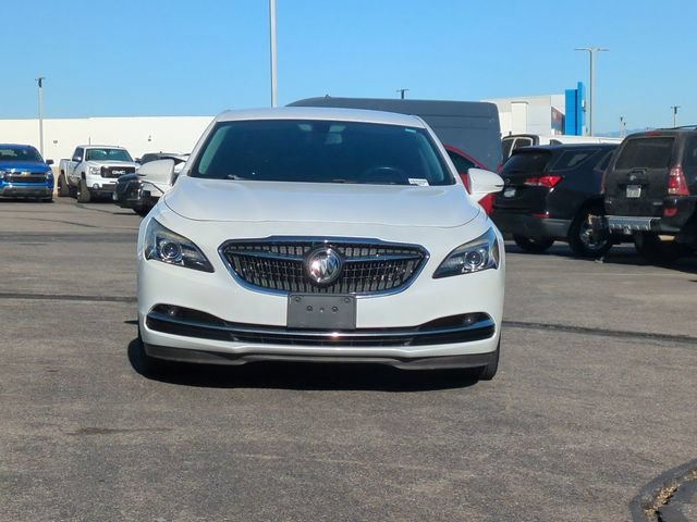 Used 2017 WHITE FROST TRICOAT Buick Essence image 3