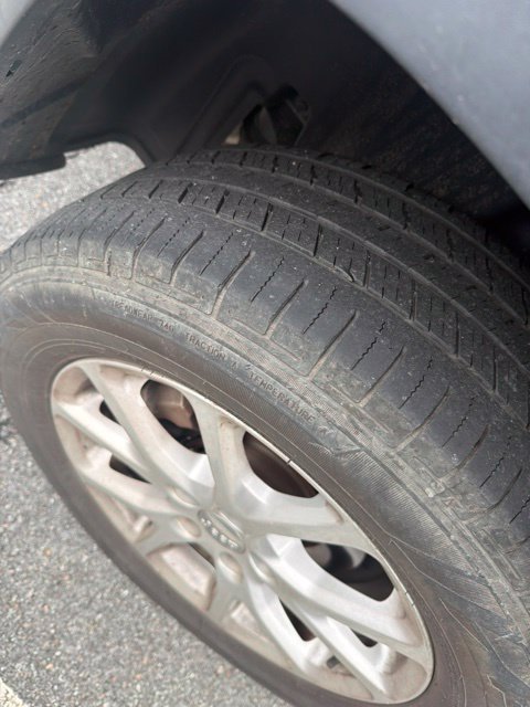Used 2018 Silver Jeep Latitude image 17
