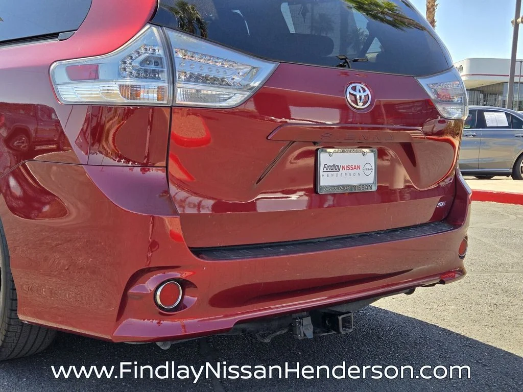 Used 2018 Red Toyota SE Premium image 5