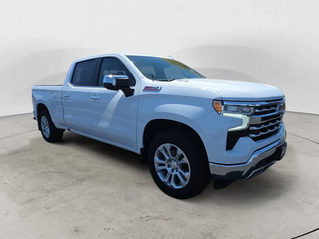Used 2023 Summit White Chevrolet LTZ image 3