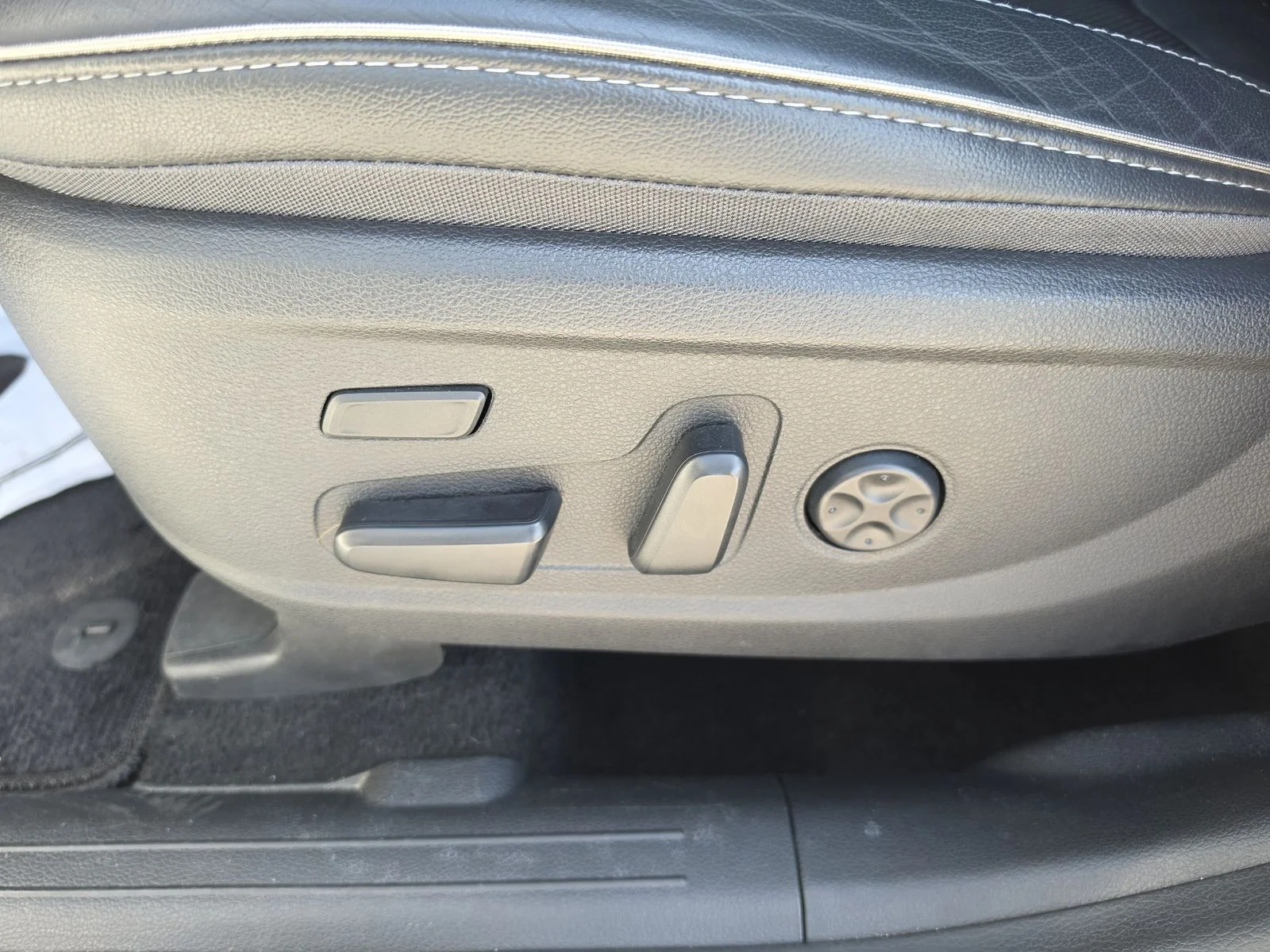 Used 2023 White Hyundai Limited image 23