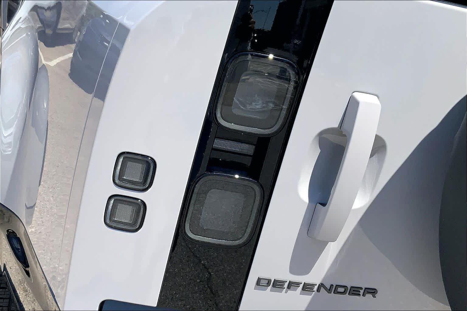 New 2026 Borasco Grey Land Rover X-Dynamic SE image 14