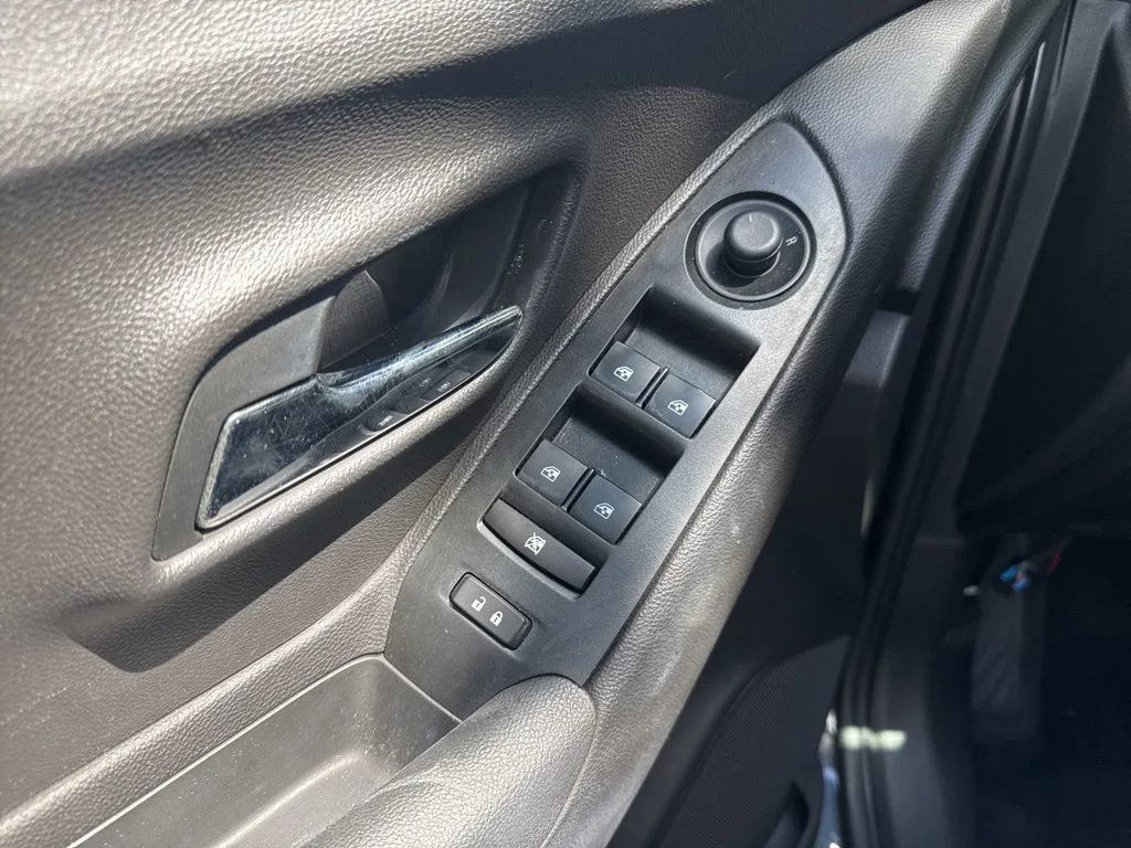 Used 2016 Gray Chevrolet LS image 6