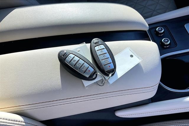 Used 2021 Red Nissan Platinum image 11