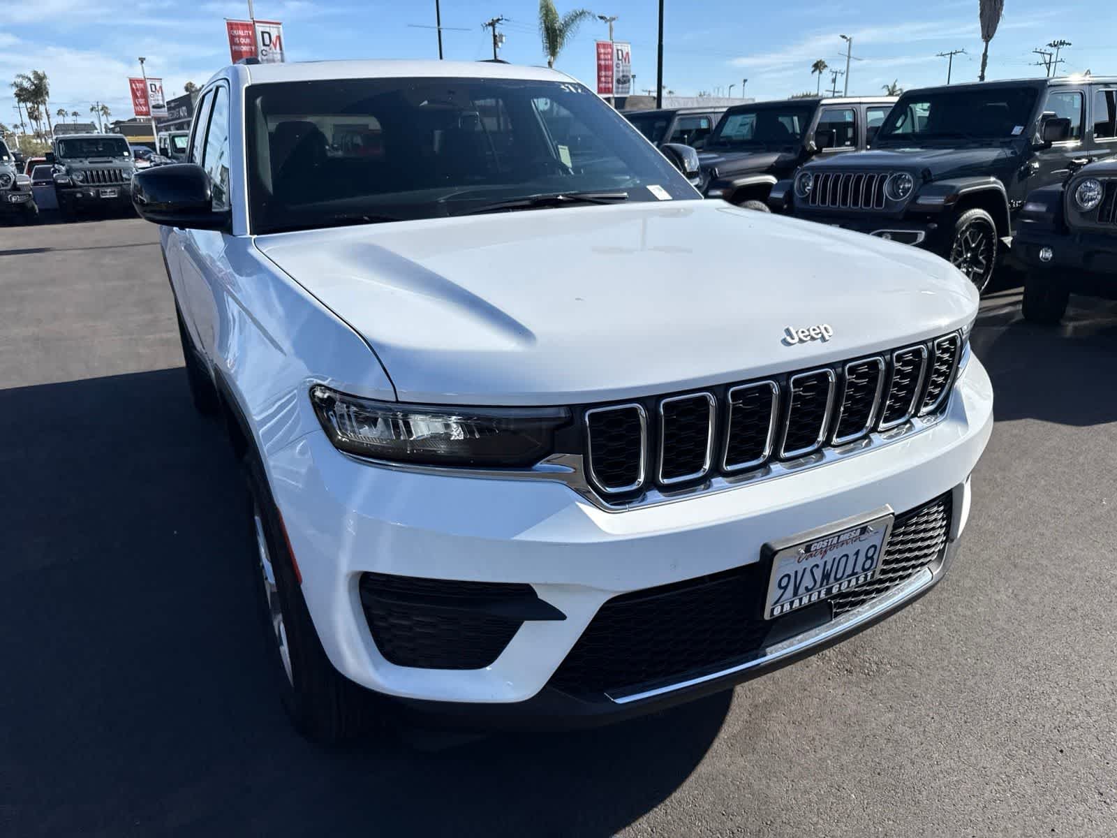 Used 2025 Bright White Clearcoat Jeep Laredo X image 8