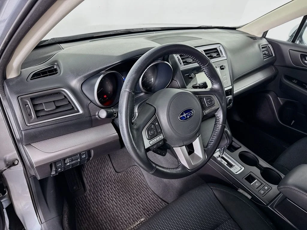 Used 2016 Ice Silver Metallic Subaru 2.5i Premium image 4