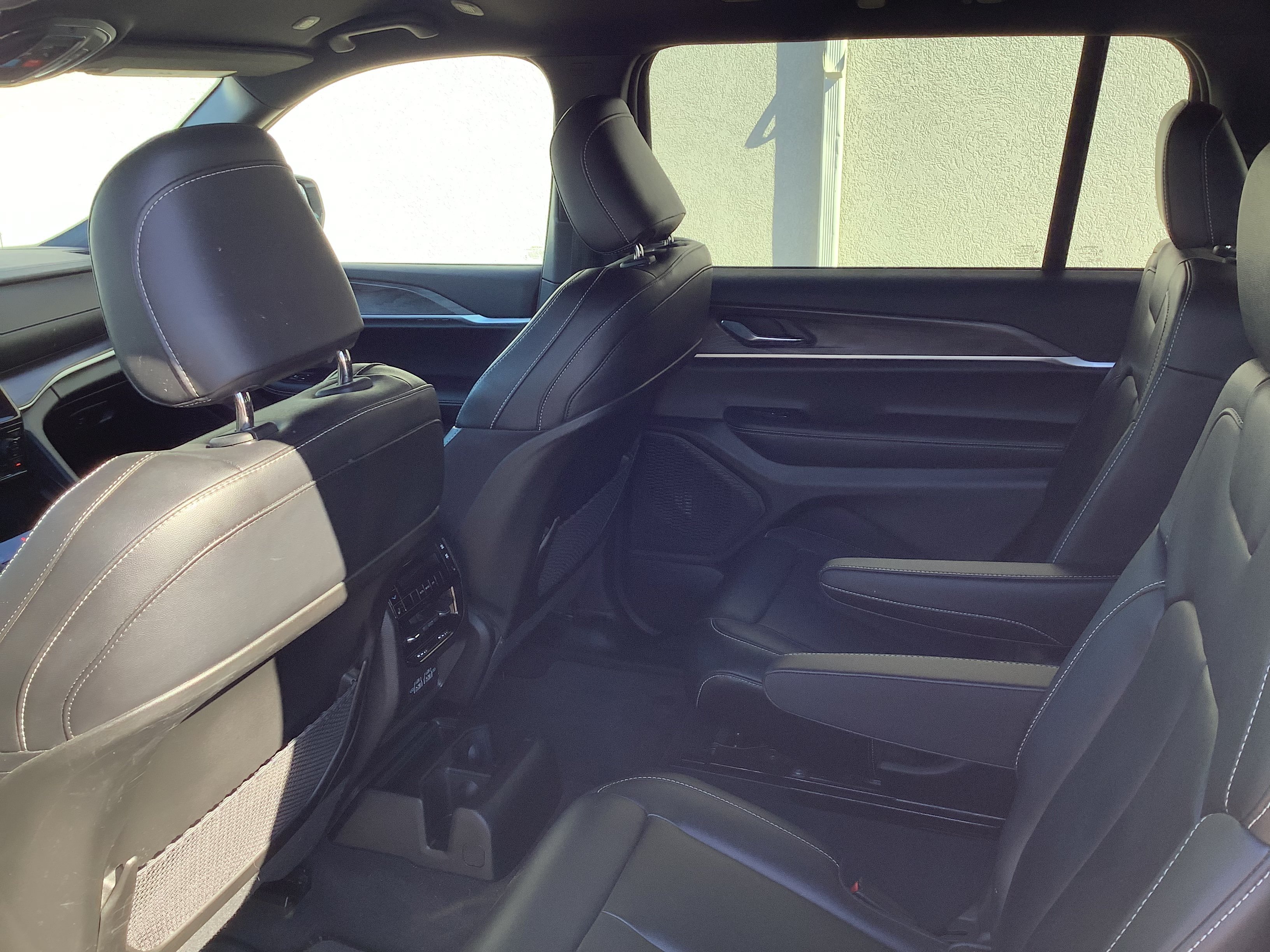 Used 2025 Silver Jeep Limited image 10