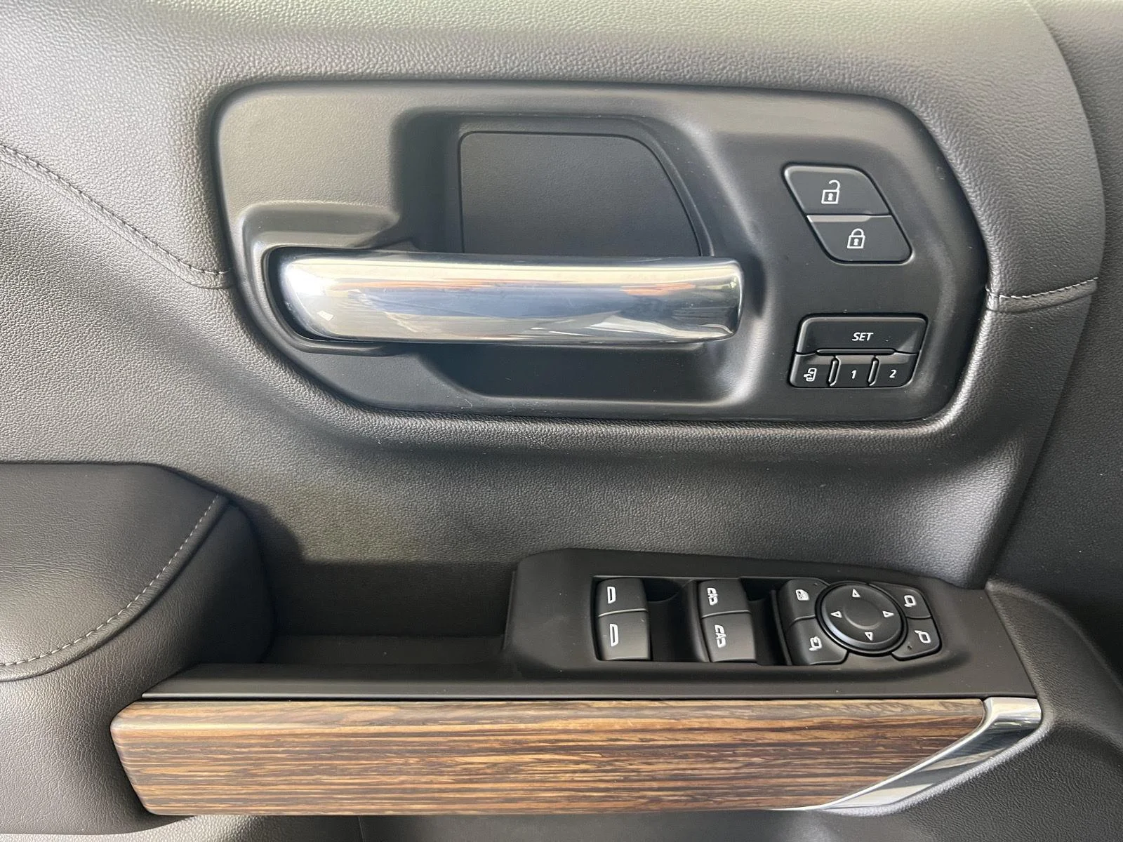 Used 2021 Pearl Chevrolet High Country image 6