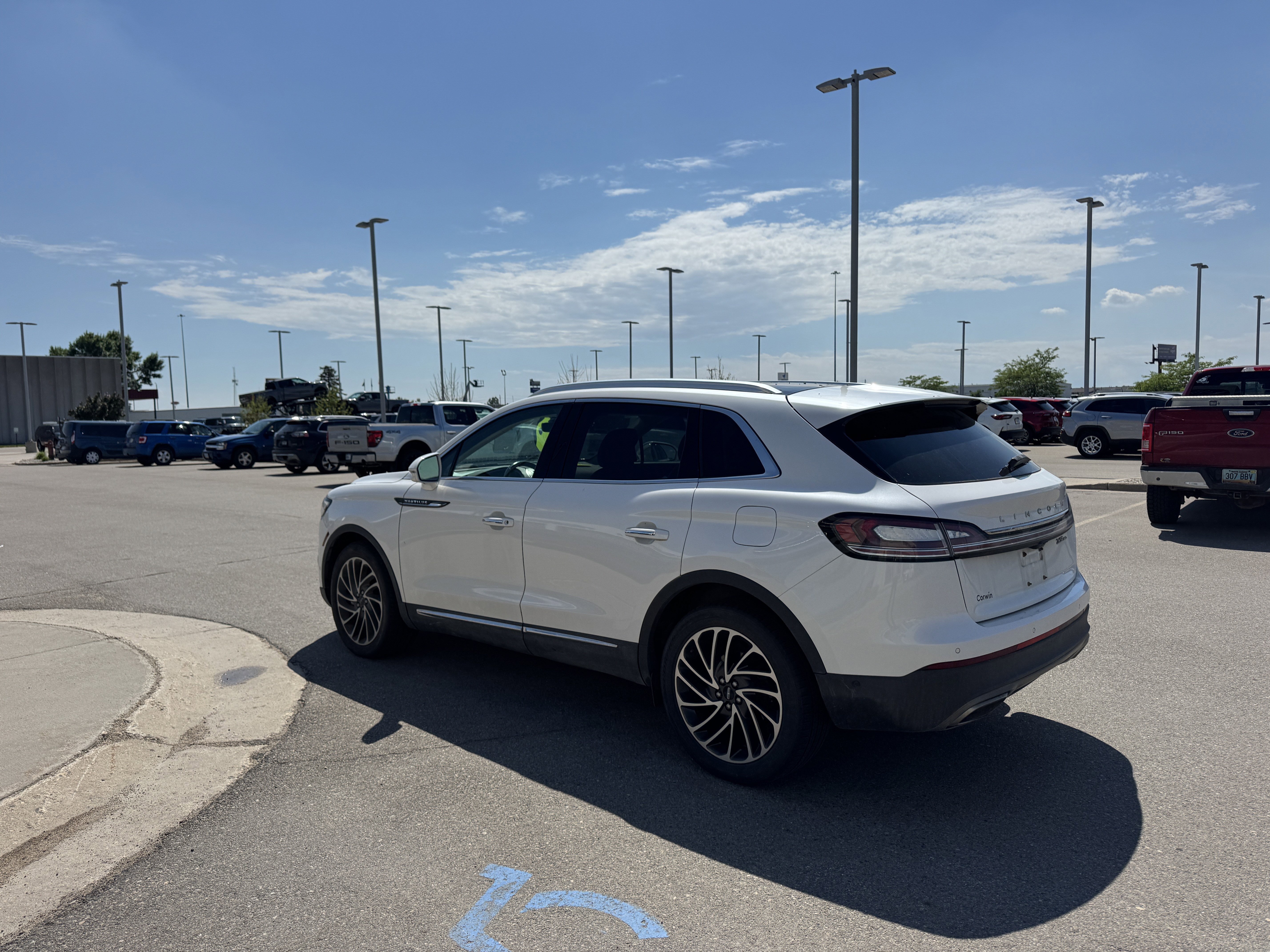 Used 2019 White Platinum Metallic Tri-Coat Lincoln Reserve image 4
