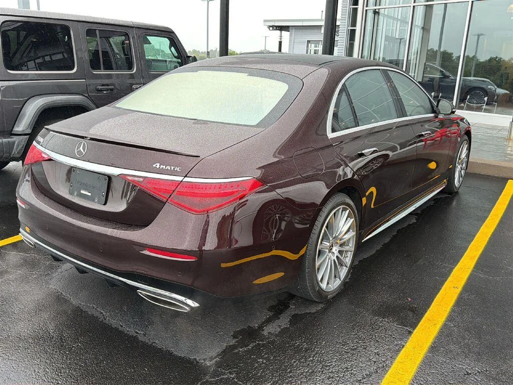 Used 2023 MANUFAKTUR rubellite red metallic Mercedes-Benz S 580 image 4