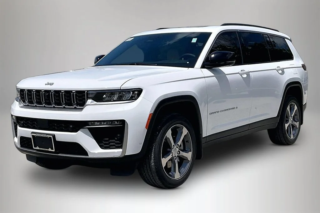 New 2026 Bright White Clear-Coat Exterior Paint Jeep Limited image 2