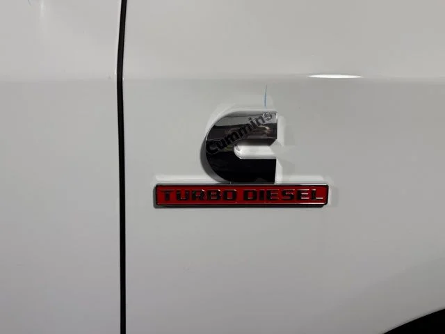 New 2026 Bright White Clear-Coat Exterior Paint RAM LARAMIE image 4