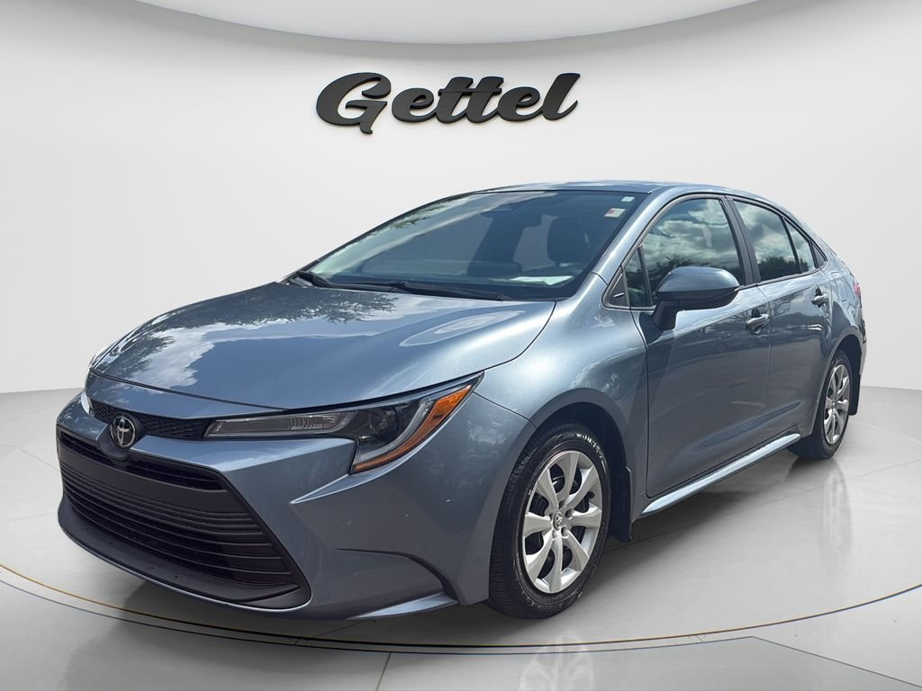 Used 2025  Toyota LE image 1